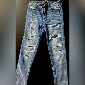 American Eagle light denim ripped jeans